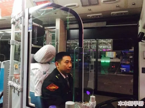 坐公交车上被 的最深的一天:用户评价称这次经历让人感受到城市的温暖与陌生,值得一试! 坐公交车上被 的最深的一天:用户评价称这次经历让人感受到城市的温暖与陌生,值得一试!