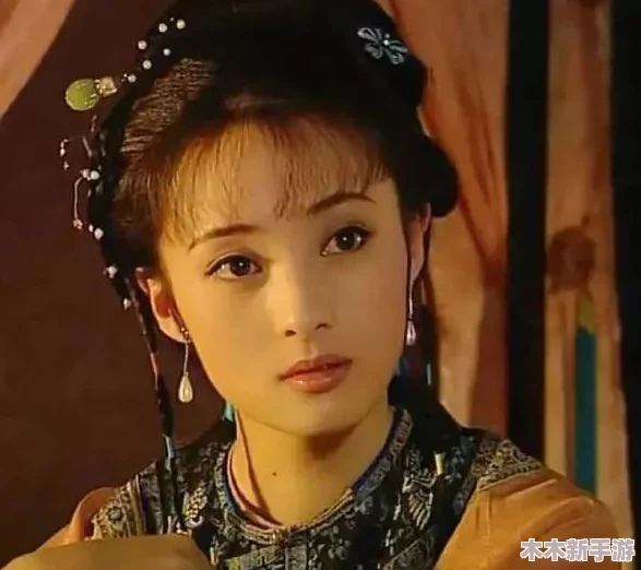 西施流眼泪翻白眼咬铁球照片，记录了她动人的瞬间与令人心碎的美丽，令人无法忘怀的画面