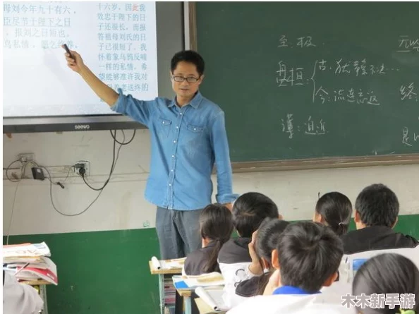 藏在教室里的隐身人游戏引发学生热议，老师呼吁注意课堂纪律与安全问题