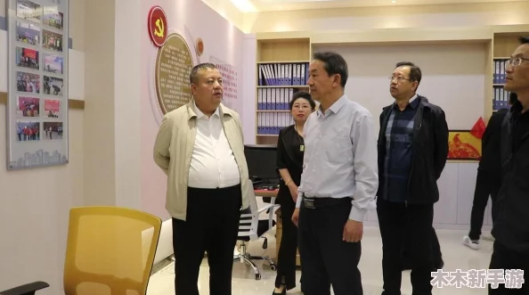 公园小树中老年交易图片应用场景：分析如何在公园环境中利用小树作为中老年人交流与交易的媒介，促进社交互动与经济活动