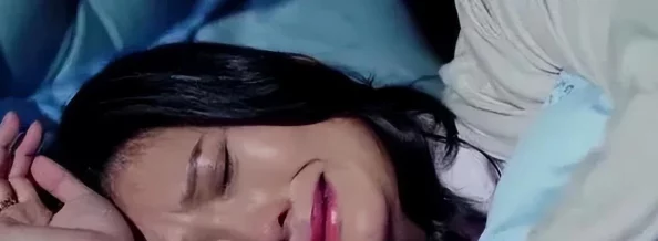 岳故意装睡让我挺进去视频短视频，网友直言：这样的情节真是让人哭笑不得，太真实了！