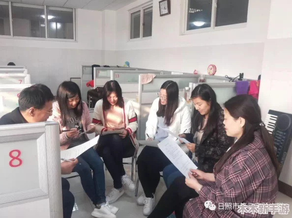 老师扒开 强行让学生，网友热议：教育方式是否需要反思？这样的教学真的有助于学生成长吗？