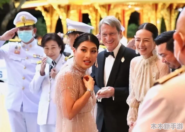当着丈夫面与别的男人相处，如履薄冰，谨慎行事
