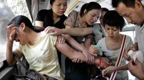 公交车上的意外：扒开狂揉难受的经历与反思