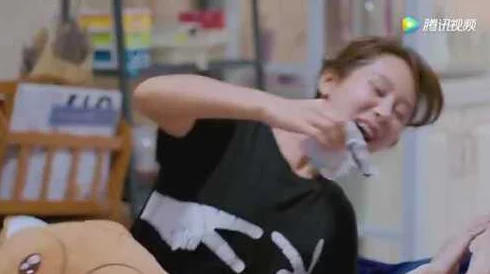 一边下奶一吃敷面膜电视剧：女性生活状态的真实写照