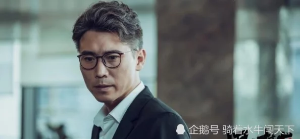 男人的伸到坤坤:探讨男性在家庭中扮演的角色和影响力 男人的伸到坤坤:探讨男性在家庭中扮演的角色和影响力
