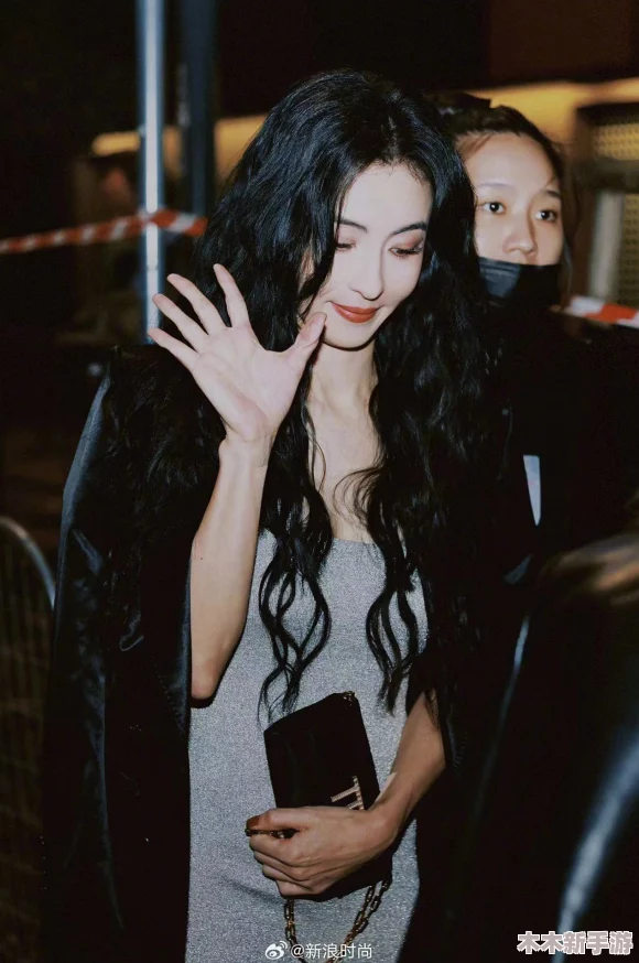 张柏芝下面毛毛很浓密，2024年流行趋势：自然美与自信的完美结合