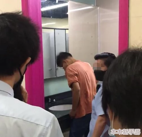 简易沟厕大神偷窥大屁股，警方介入调查引发社会热议，网友纷纷发表看法与建议