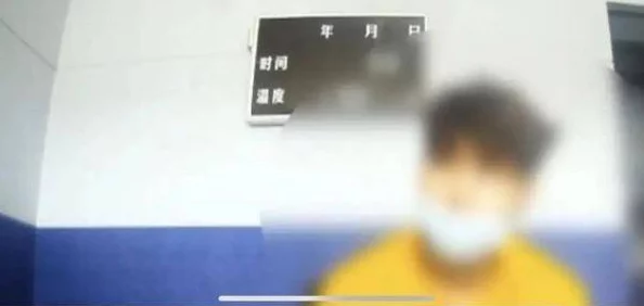 穿扒开跪着让客人打屁男男，因涉嫌违反公共道德被警方拘留，引发社会广泛关注与讨论