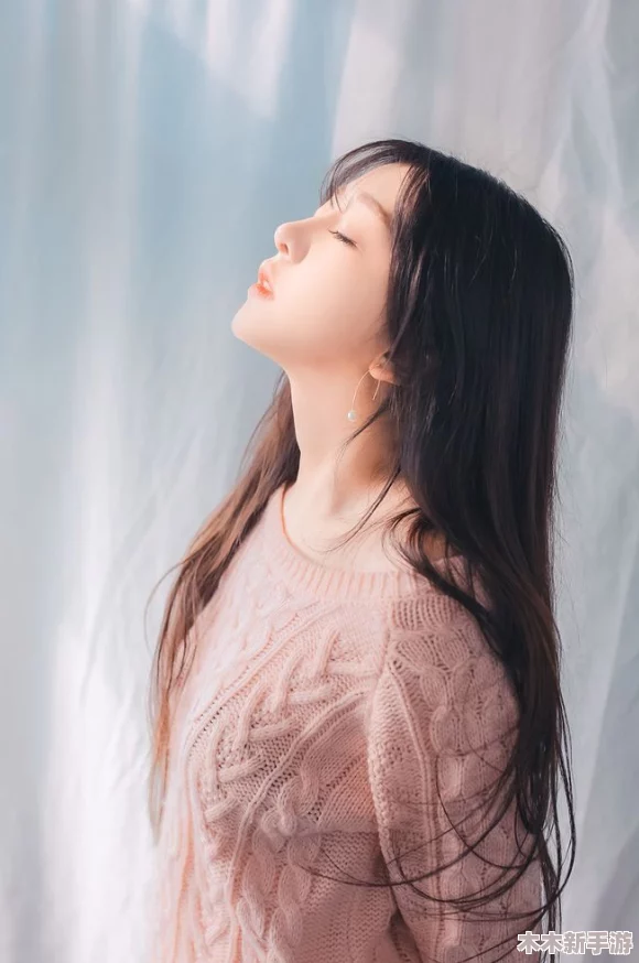 美女100%无挡，展现自信与魅力，激励每一个人追求自己的梦想与美好生活